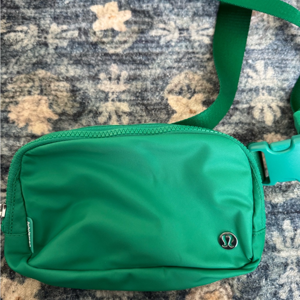 Lululemon Green 1L Belt Bag